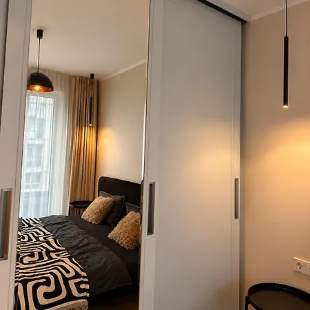 Cozy Parkside Living In Embassy District Riga